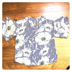 Ruffle sleeve floral stripe top key hole back